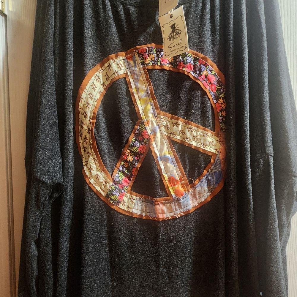 Easel Charcoal Long Sleeve Tee with Peace Sign